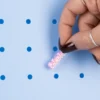 dettaglio pin raccoglitore a4 pin it blue