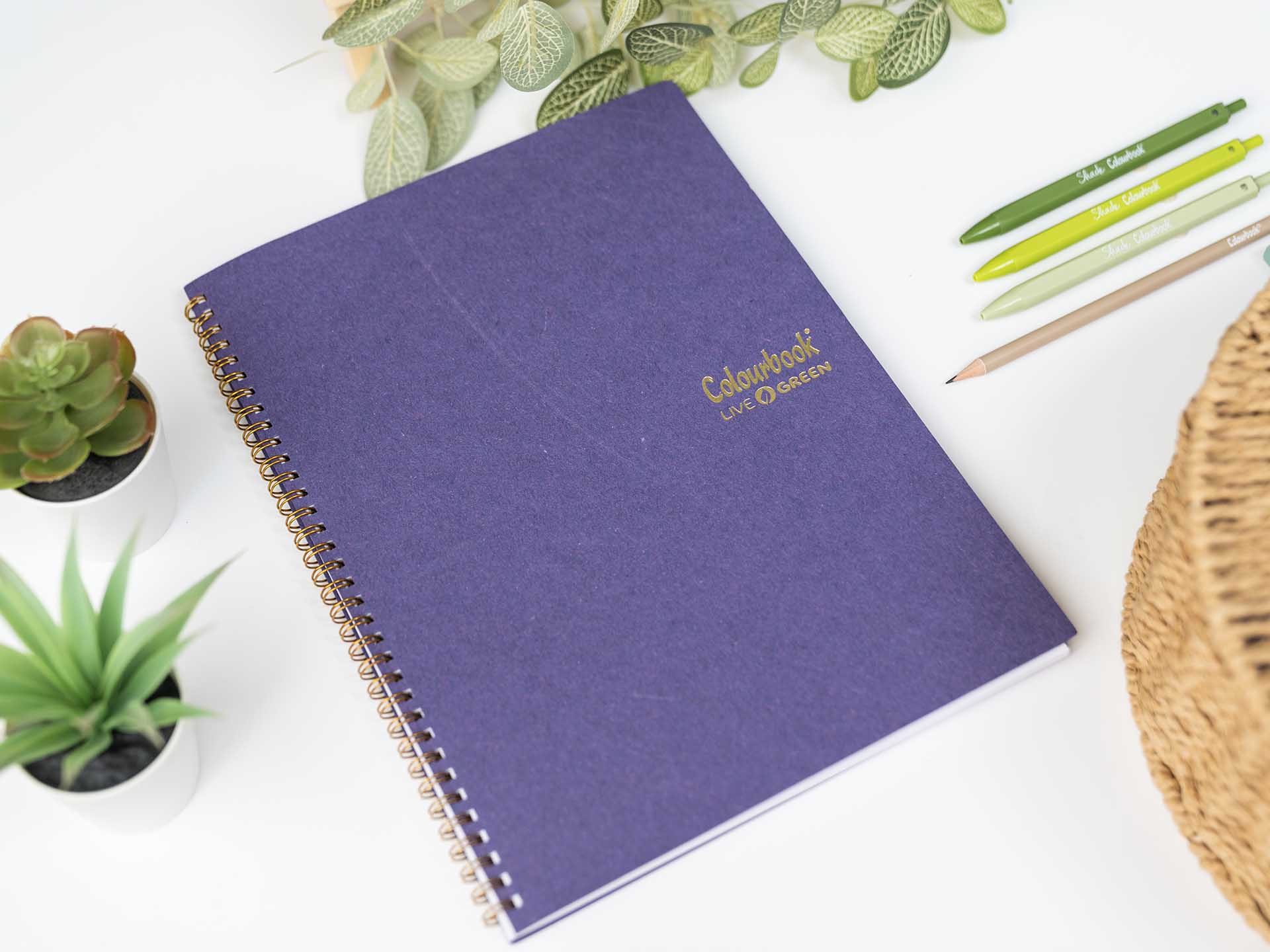 ambientata-quaderno-a4-con-spirale-live-green-amethyste