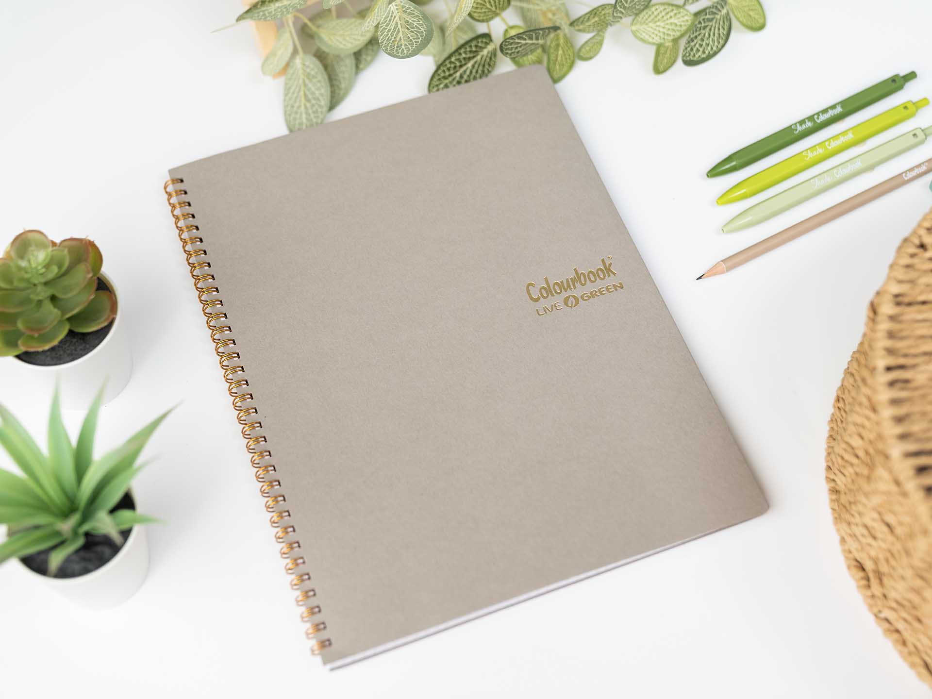 ambientata-quaderno-a4-con-spirale-live-green-calcaire