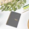 ambientata-quaderno-a6-con-spirale-live-green-ardoise