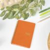 ambientata-quaderno-a6-con-spirale-live-green-orange