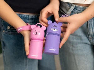 ambientata portamonete in silicone per bambini con gancetto portachiavi.